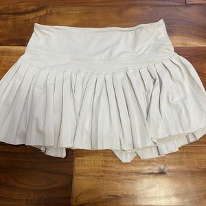 Off White Gold hinge tennis skirt size M